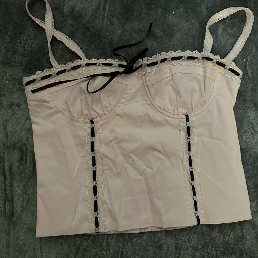 Chic Lace-Trimmed Women's Crop Top - Cream and Black